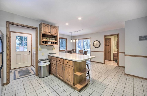 Chetek House | Spacious Home w/Deck on Lake Chetek!