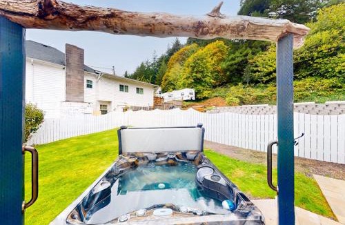 Gardiner House | Spacious home with river views hot tub covered porch deck grill & W&D