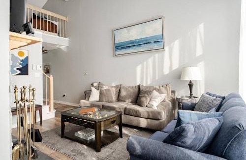Lake Harmony House | Spacious Modern Gem - Walk to Lake, Minutes to Ski