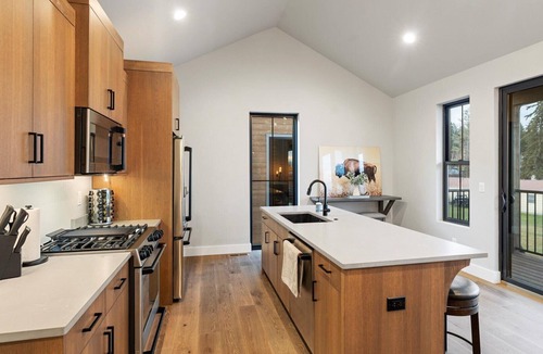 Lakeside Condo | Spacious New 3BR/3BA Condo in Lakeside