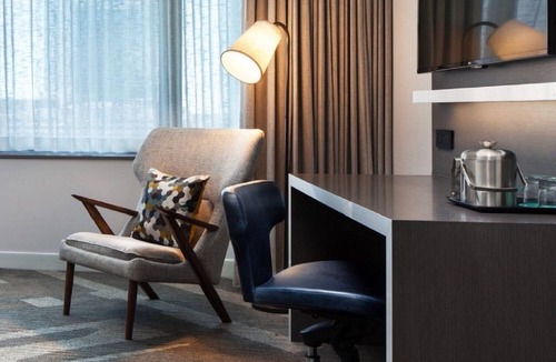 Houston Convention District Apartment | Spacious Queen Room | Pet-friendly | Onsite Parking | Downtown Houston