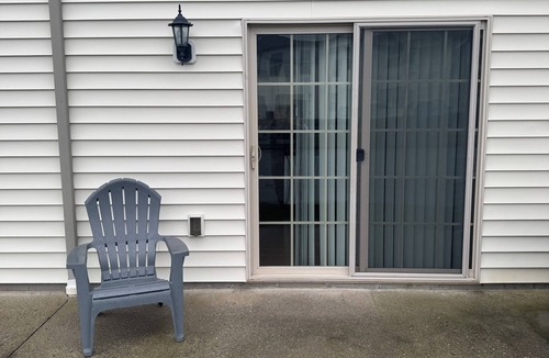 Frankfort Apartment | Spacious Quiet 2BR/2BA Frankfort Townhome