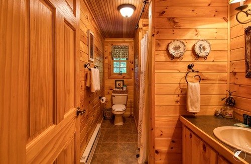 Lake Placid Cabin | Spacious Residence on Lake Placid Lake with Hot Tub!