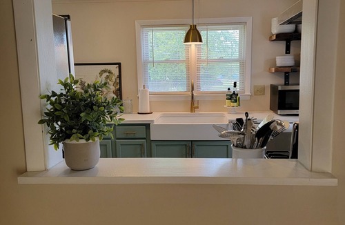 Speculator House | Spacious Retreat, High Speed Wi-Fi! Walk To Lake and Camp of the Woods!