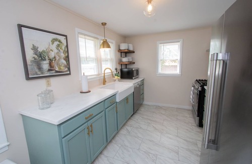 Speculator House | Spacious Retreat, High Speed Wi-Fi! Walk To Lake and Camp of the Woods!