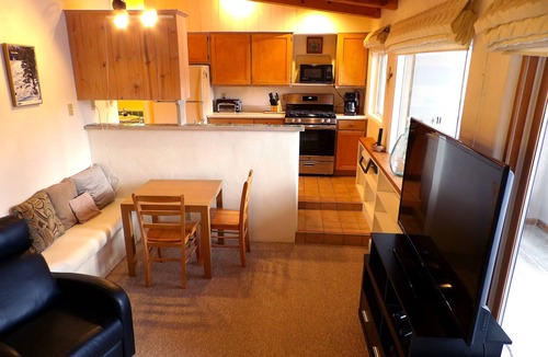 Taos Ski Valley Condo | Spacious Shredder`s Lounge