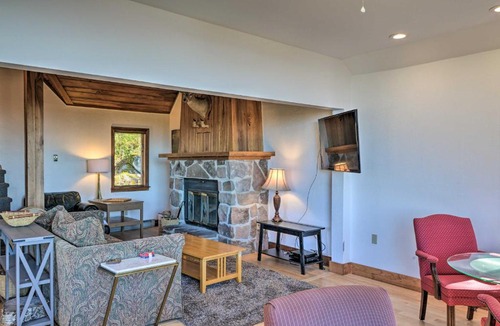 Snowshoe House | Spacious Snowshoe Cabin with Sunset Mtn Views!