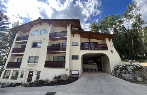 Taos Ski Valley Condo | Spacious Studio Condo in the Heart of the Resort