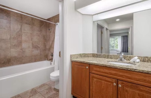 Mishawaka Hotel | Spacious Studio w/Kitchen l Great for Relaxing Trips in South Bend Area