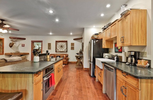 Stockbridge Cabin | Spacious Vermont Mountain Retreat | 4BR/4BA | Near Killington & Hiking | Perfect for Groups