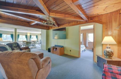 Winter House | Spacious Winter Retreat with River Access and Kayaks!