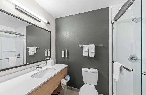 Florence Hotel | Spark by Hilton Cincinnati Airport South