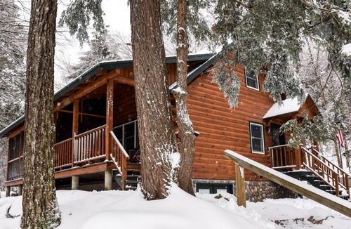 Deering House | Spectacular Log Home with Private Lake Access