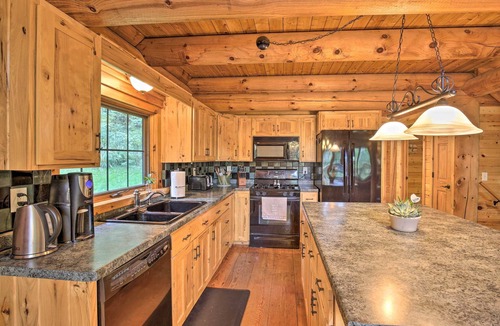 Lake City Cabin | Splendid Family Cabin w/Hot Tub & Grill!