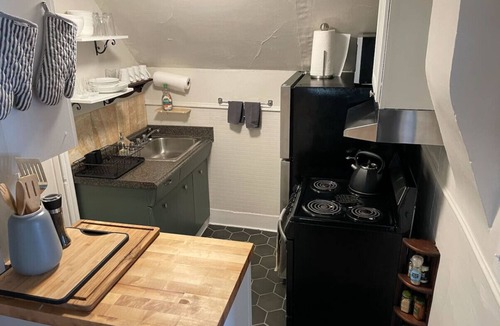 Old North End House | *Spring Promotion* 1BD near downtown + waterfront!