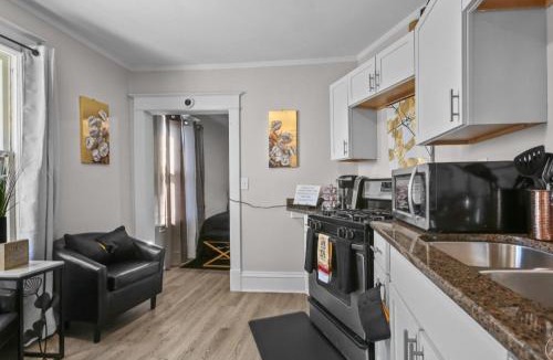 Midway Apartment | St. Paul Fry Street Den West Suite #2