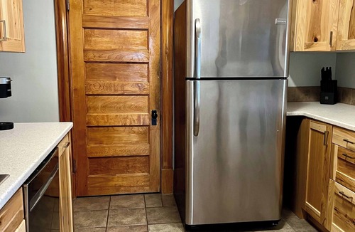 Summit - University Apartment | St. Paul's Cozy Retreat is a two bedroom unit located in the heart of St. Paul.