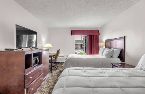 Norway Hotel | Standard Double with Patio at Indiana Beach Hotel