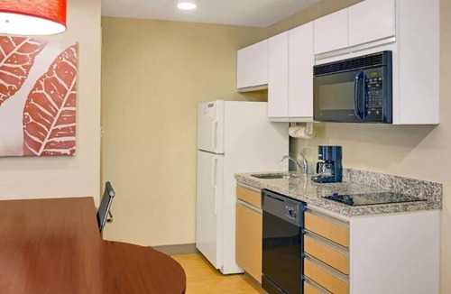 Altamonte Springs Apartment | Standard Queen Room Near Sanlando Park ORL