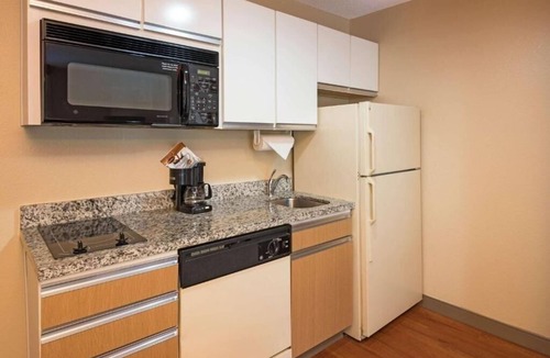 Altamonte Springs Apartment | Standard Queen Room Near Sanlando Park ORL