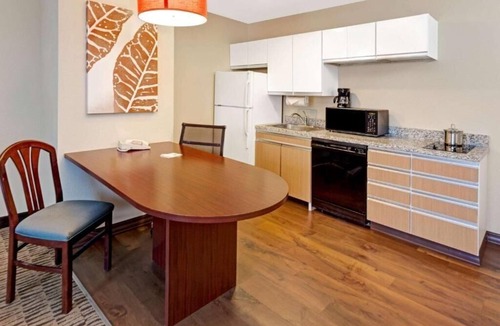 Altamonte Springs Apartment | Standard Queen Room Near Sanlando Park ORL
