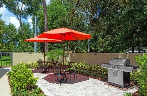 Altamonte Springs Apartment | Standard Queen Room Near Cranes Roost Park ORL