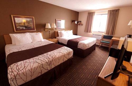 Detroit Lakes Hotel | Star of The Lakes