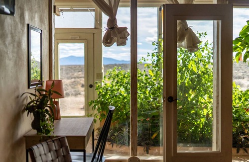 Petaca House | Stargazing Earthship Retreat in Taos with Outdoor Fire Pit - sleeps 6!