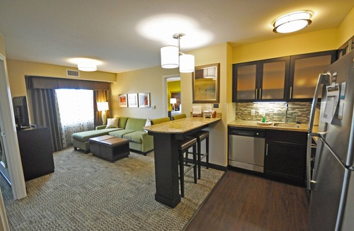 Altoona Hotel | Staybridge Suites Eau Claire - Altoona by IHG