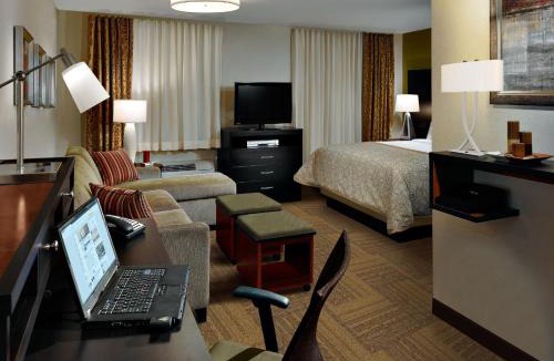 Altoona Hotel | Staybridge Suites Eau Claire - Altoona by IHG