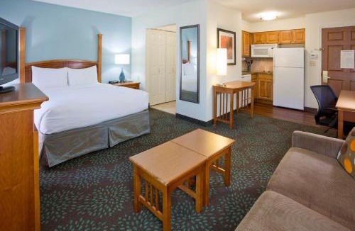 Maple Grove Hotel | Staybridge Suites Minneapolis-Maple Grove by IHG
