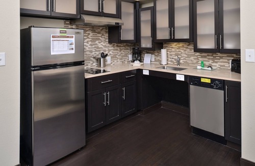 Rochester Hotel | Staybridge Suites Rochester - Commerce Dr NW by IHG