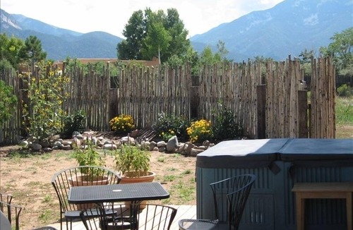 Arroyo Seco House | Stella Luna - in the Lap of Taos Mountain!