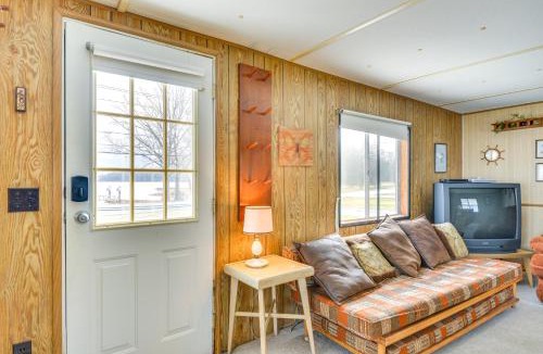 Henderson House | Steps to Lake Ontario Remote Escape with Deck and BBQ