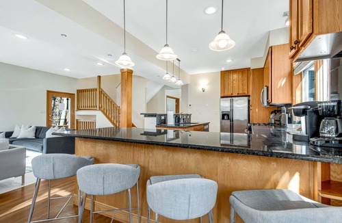 Chanhassen House | ★STONE CREEK★ MODERN LUXE HOME★MINNEAPOLIS SUBURBS★TWIN CITIES★LAKES★