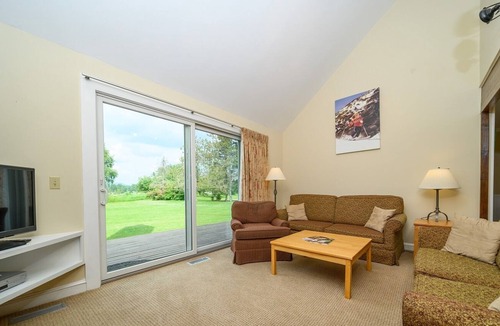 Stowe Area House | Stoweflake 2BR Townhouse with Resort Amenities