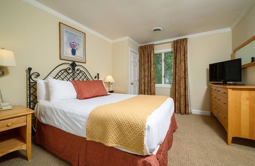 Stowe Area House | Stoweflake 2BR Townhouse with Resort Amenities