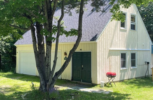 Jamaica House | Stratton; 5 min. Pikes Falls, 1 min. Fire pit, Pets welcome!