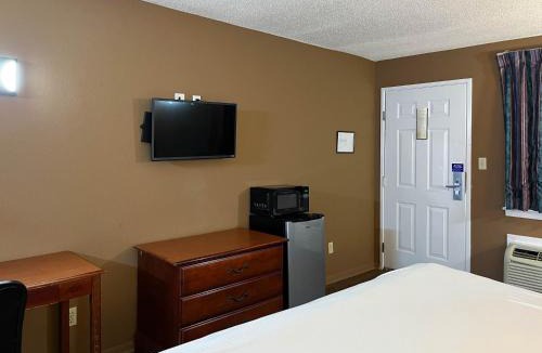 Millington Hotel | Studio 6 Millington TN
