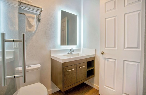 Albany Hotel | Studio 6 Suites Albany, OR