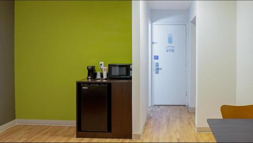 Springdale Hotel | Studio Lodge - Cincinnati - Springdale