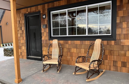 Sunapee Hotel | Studio Suite #11 at The Lodge | Minutes from Sunapee Harbor and Mount Sunapee