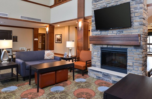 Rochester Apartment | Studio Suite! Free Breakfast + Shared Pool & Hot Tub. Great for Business Travelers!