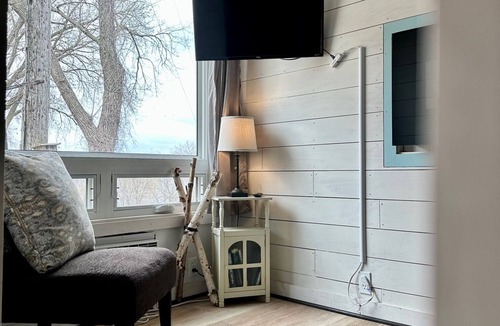 Lake City Apartment | Studio with expansive Lake Pepin views just outside your door!