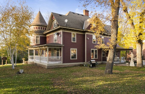 Prescott House | Stunning Historical Mansion: 8 bedrooms (sleeps 16+).
