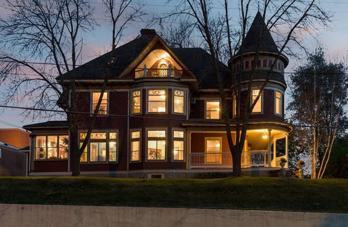 Prescott House | Stunning Historical Mansion: 8 bedrooms (sleeps 16+).
