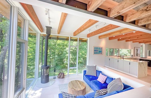 Warren House | Stunning Modern Retreat Overlooking The Mad River
