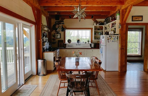 Roxbury House | Stunning Mountain View Home