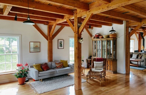 Roxbury House | Stunning Mountain View Home