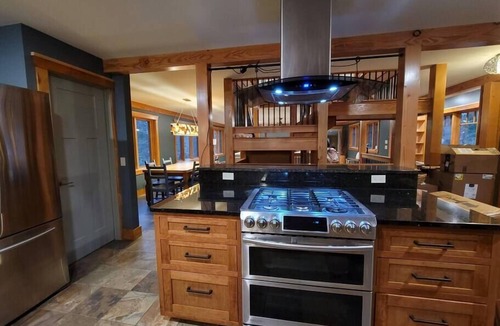 Moscow House | Stunning New Build on the River, 4 miles to Trapp